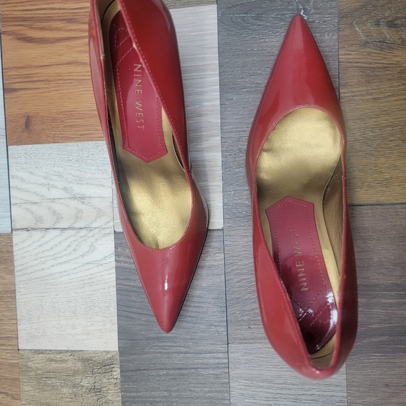 Women's 6M Dark Red Pumps - Picture 7 of 7